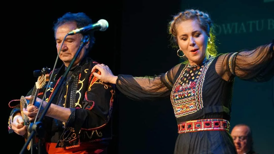 Mythos Greek band sirtaki performance